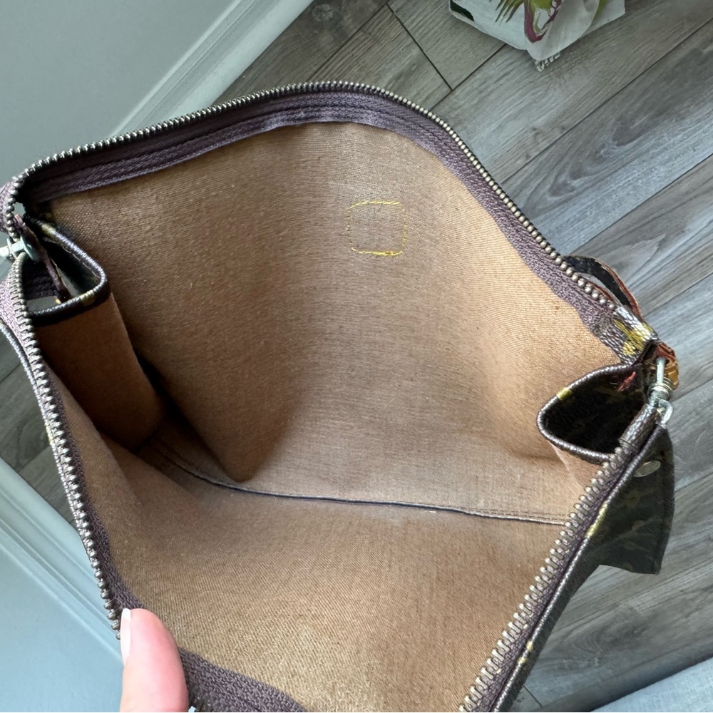 Louis Vuitton Brown Monogram Toiletry wristlet - Picture 5 of 11